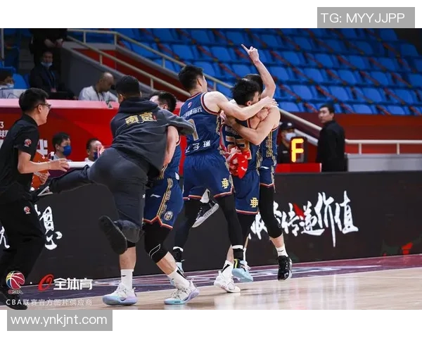 CBA同曦男篮迎战天津队全力争胜展现团队实力与战术配合 CBA同曦男篮迎战天津队全力争胜展现团队实力与战术配合